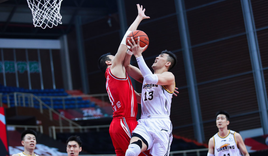  张镇麟隔扣外援辽宁战胜青岛展实力