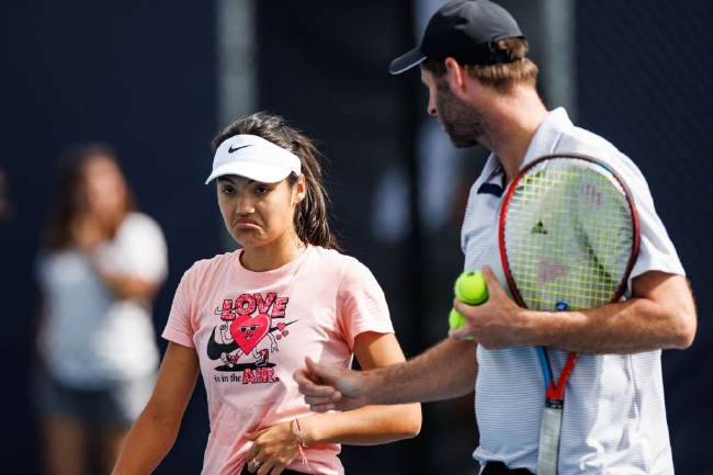  拉杜卡努草地首秀告捷，英国新秀备受瞩目