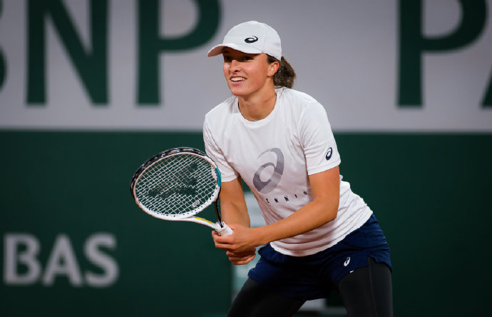  斯维亚泰克卫冕成功，罗兰加洛斯再捧金杯