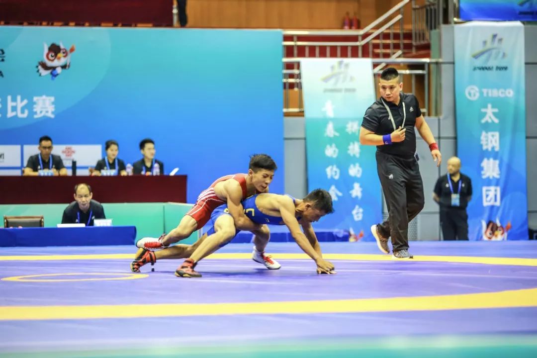 电竞新星闪耀赛场,青年选手勇夺桂冠 电竞新星闪耀赛场,青年选手勇夺桂冠