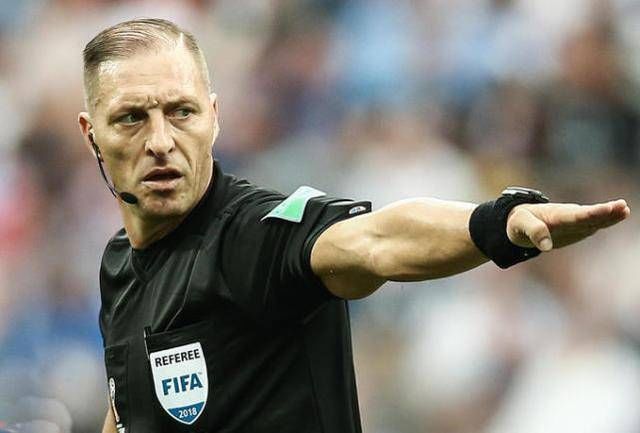  电竞裁判严格执法，确保比赛公平公正