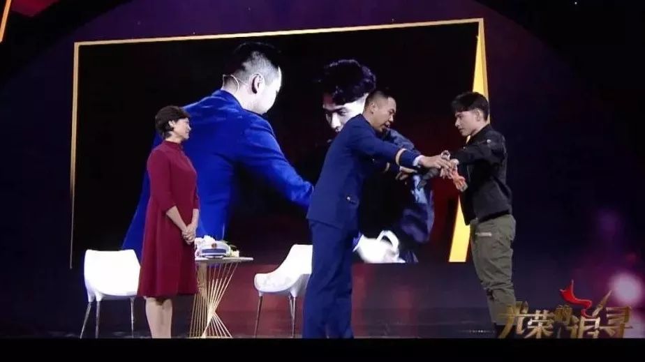  父子同场竞技，传承故事感动全场