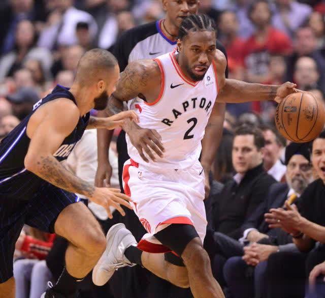  猛龙西亚卡姆统治内线大胜骑士