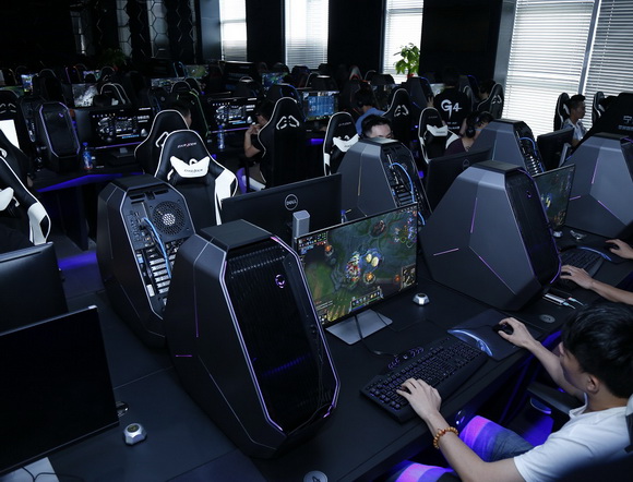  电竞周边产品热销，粉丝经济持续升温