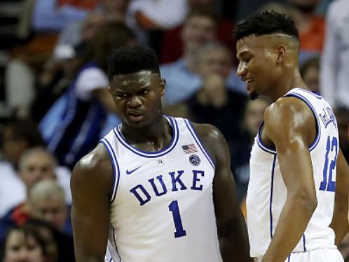 鹈鹕锡安威廉森暴扣连连压制对手